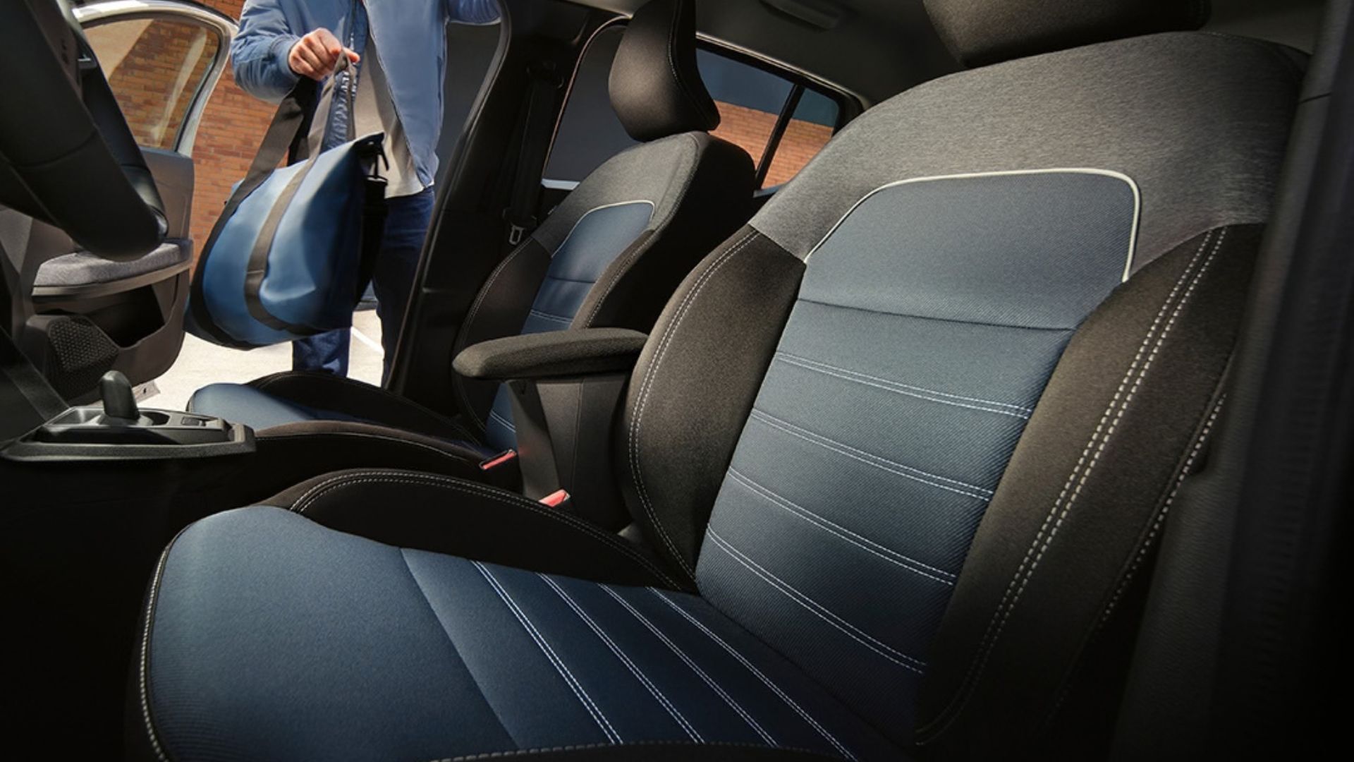 Dacia Sandero interior 