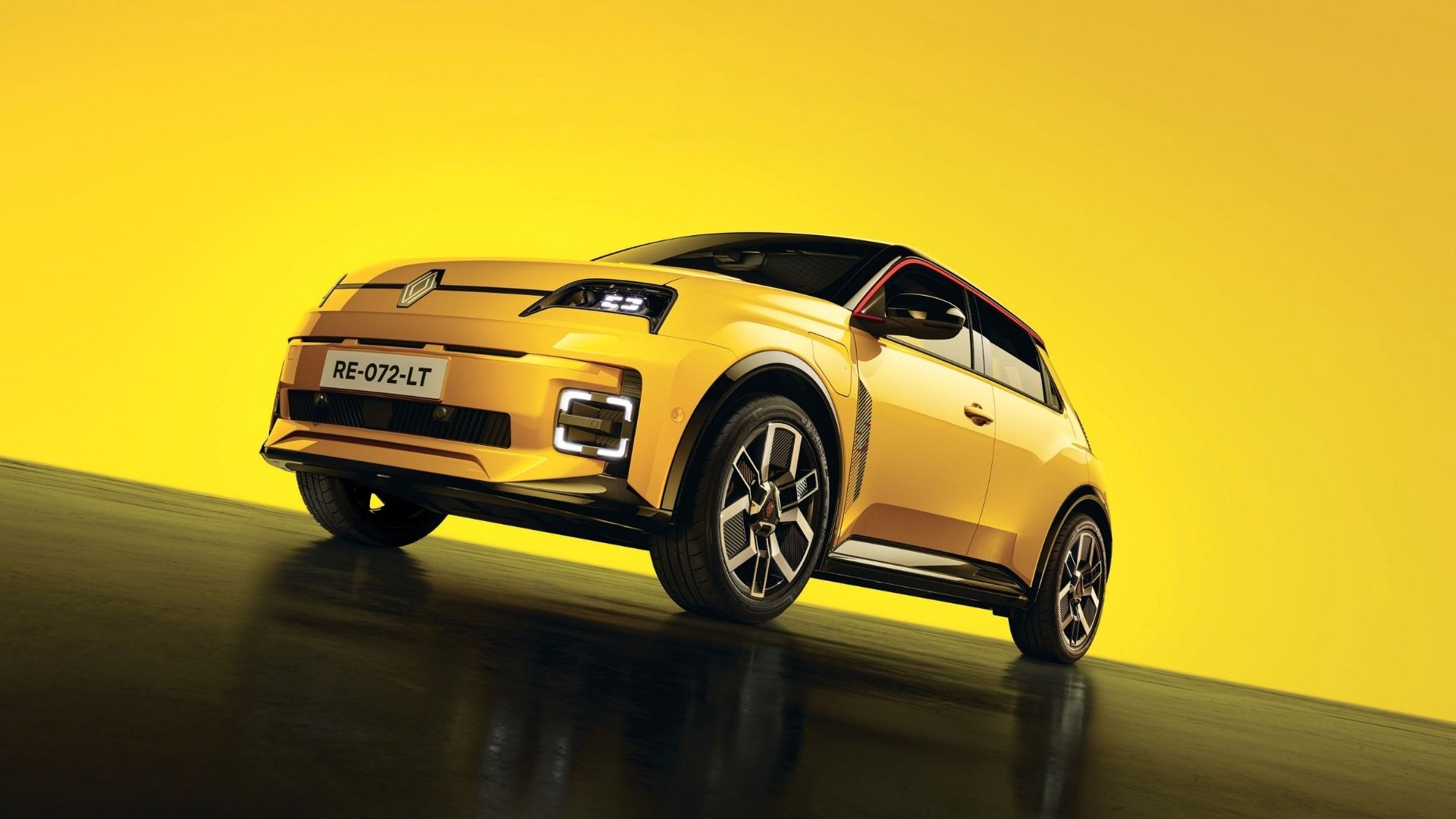 yellow Renault 5